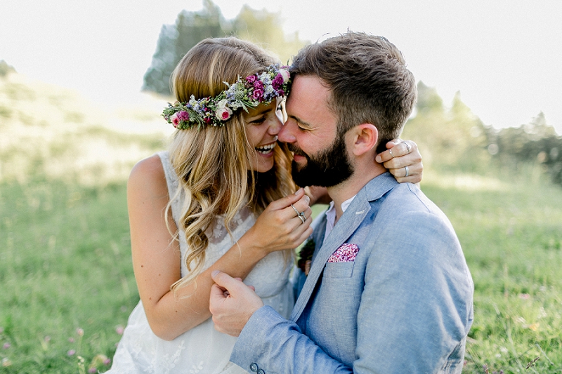 Anja Linner Paarshooting Boho Braut Boho Wedding Berg Hochzeit Tipi Hochzeit Chiemsee Hippie Blumenkranz